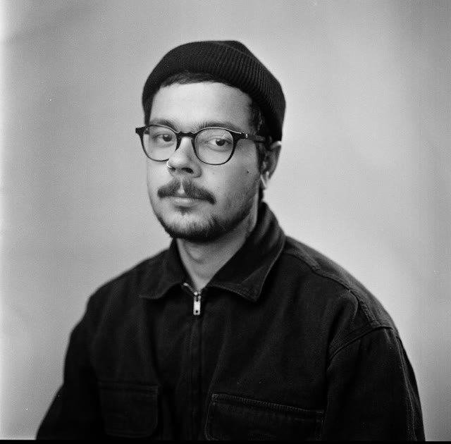 retrato do densiq em preto e branco